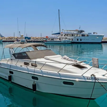 Ferienhaus Boat Glafkos - Charming 2 Bdr Boat *