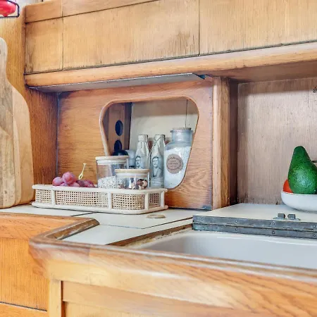 Boat Glafkos - Charming 2 Bdr Boat Limassol