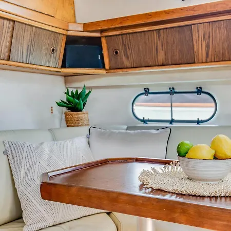 Boat Glafkos - Charming 2 Bdr Boat Limassol