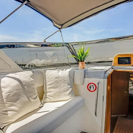 Boat Glafkos - Charming 2 Bdr Boat * 레메소스